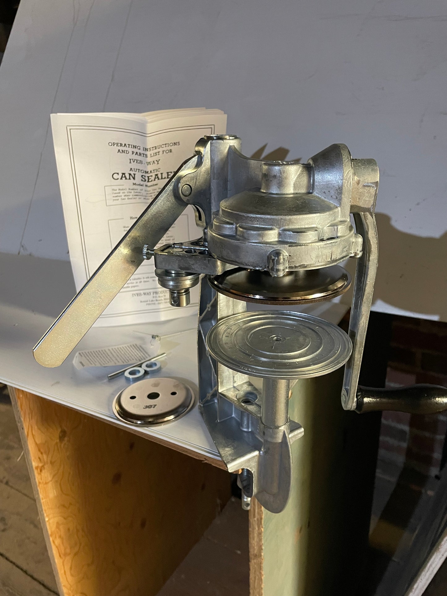 Ivesway 600 Can Sealer